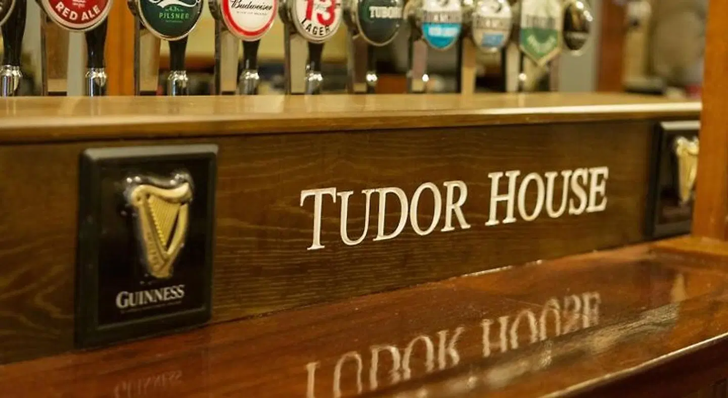 Tudor House Bed & Breakfast Bar