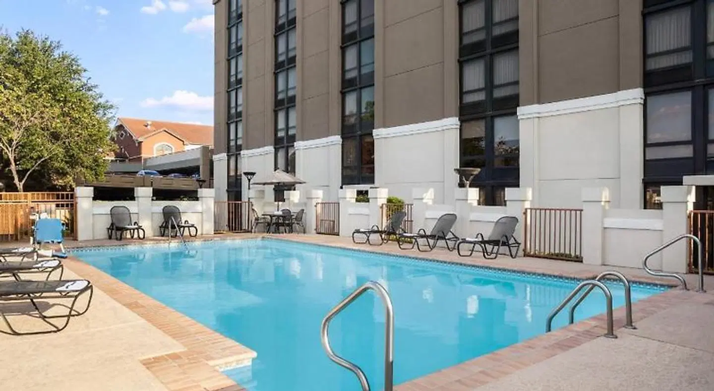 Holiday Inn Express San Antonio-Airport by IHG OUTDOOR_POOL