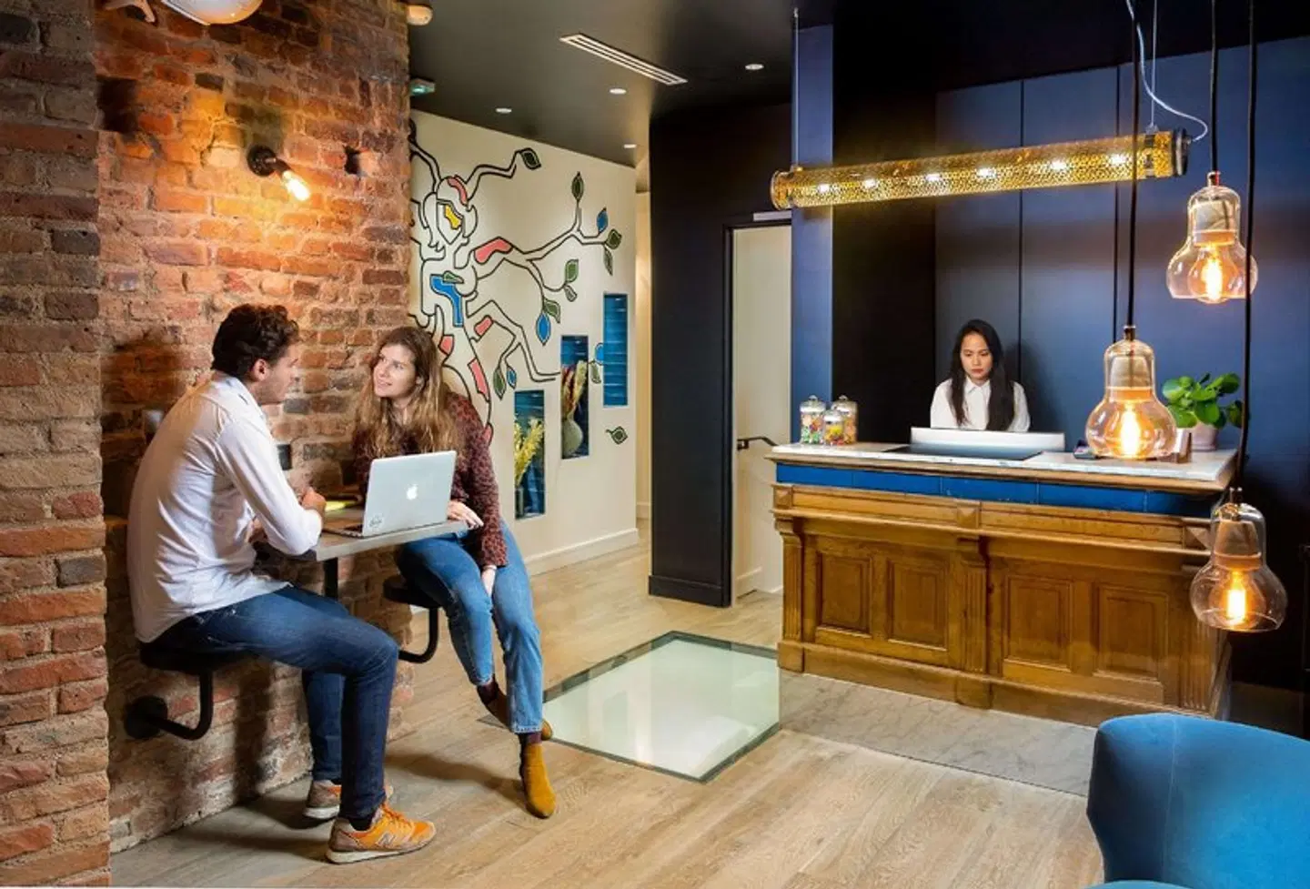 BRIDGET LOUNGE_LOBBY