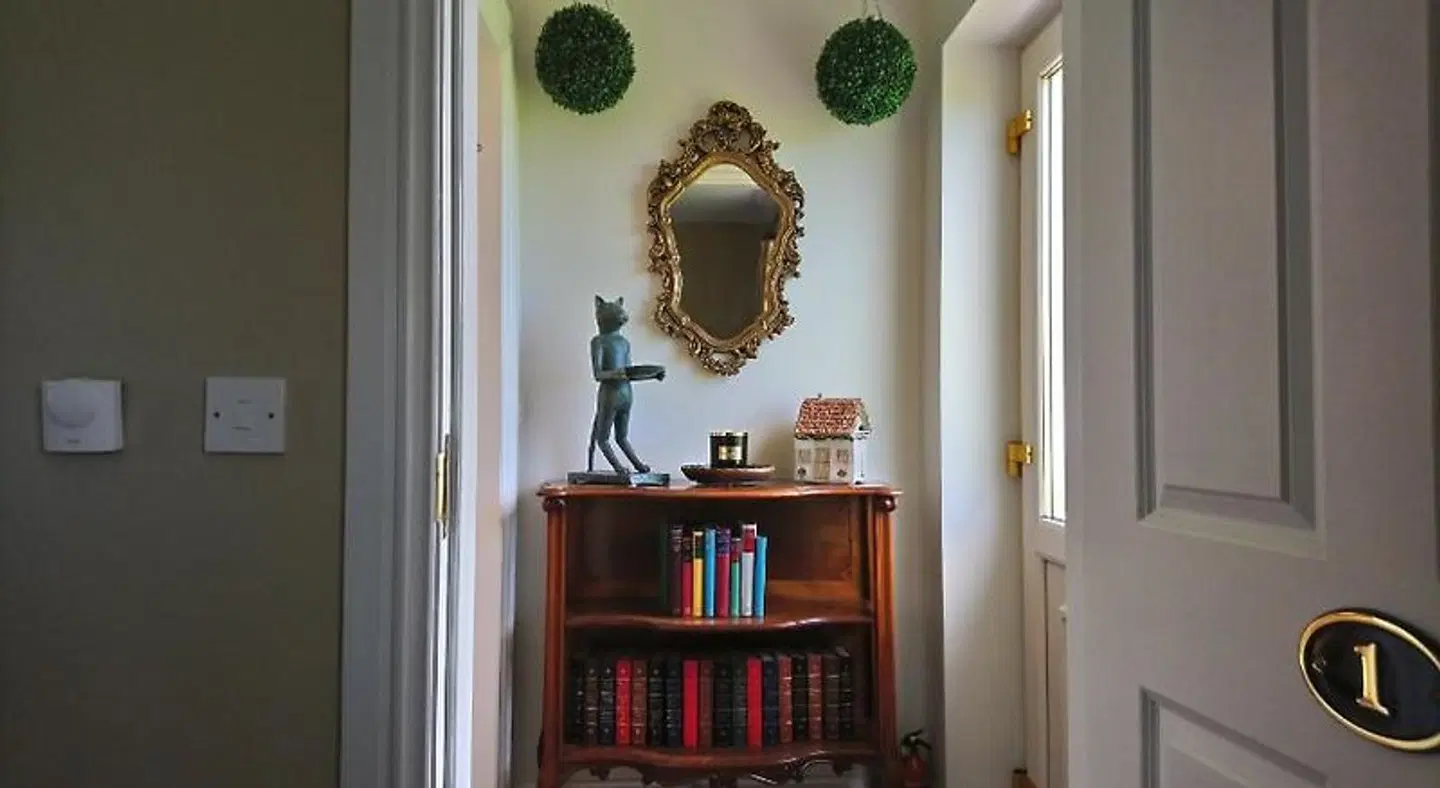 The Brown Hen LOUNGE_LOBBY