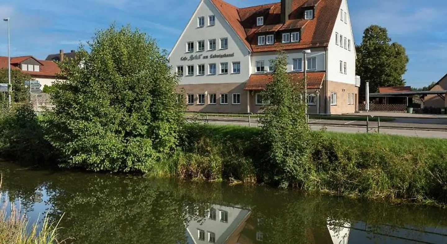 Hotel am Ludwigskanal EXTERIOR