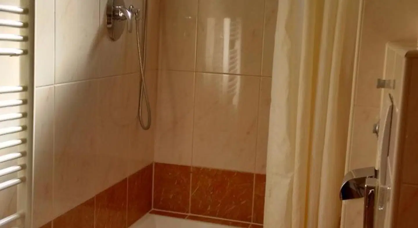 Aparthotel Lekavski Badezimmer