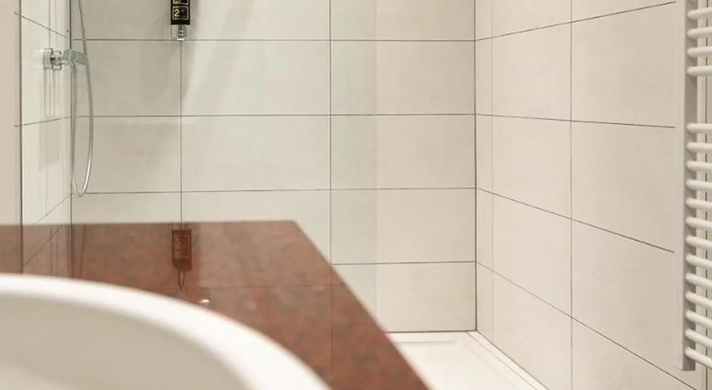 Schiefer Badezimmer