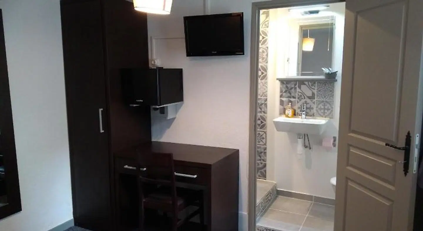Mauguio Center Hôtel Badezimmer