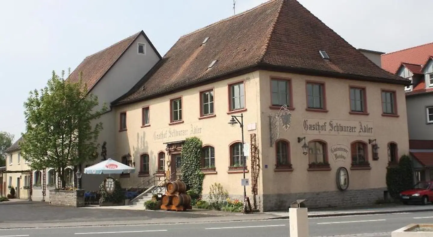 Schwarzer Adler EXTERIOR