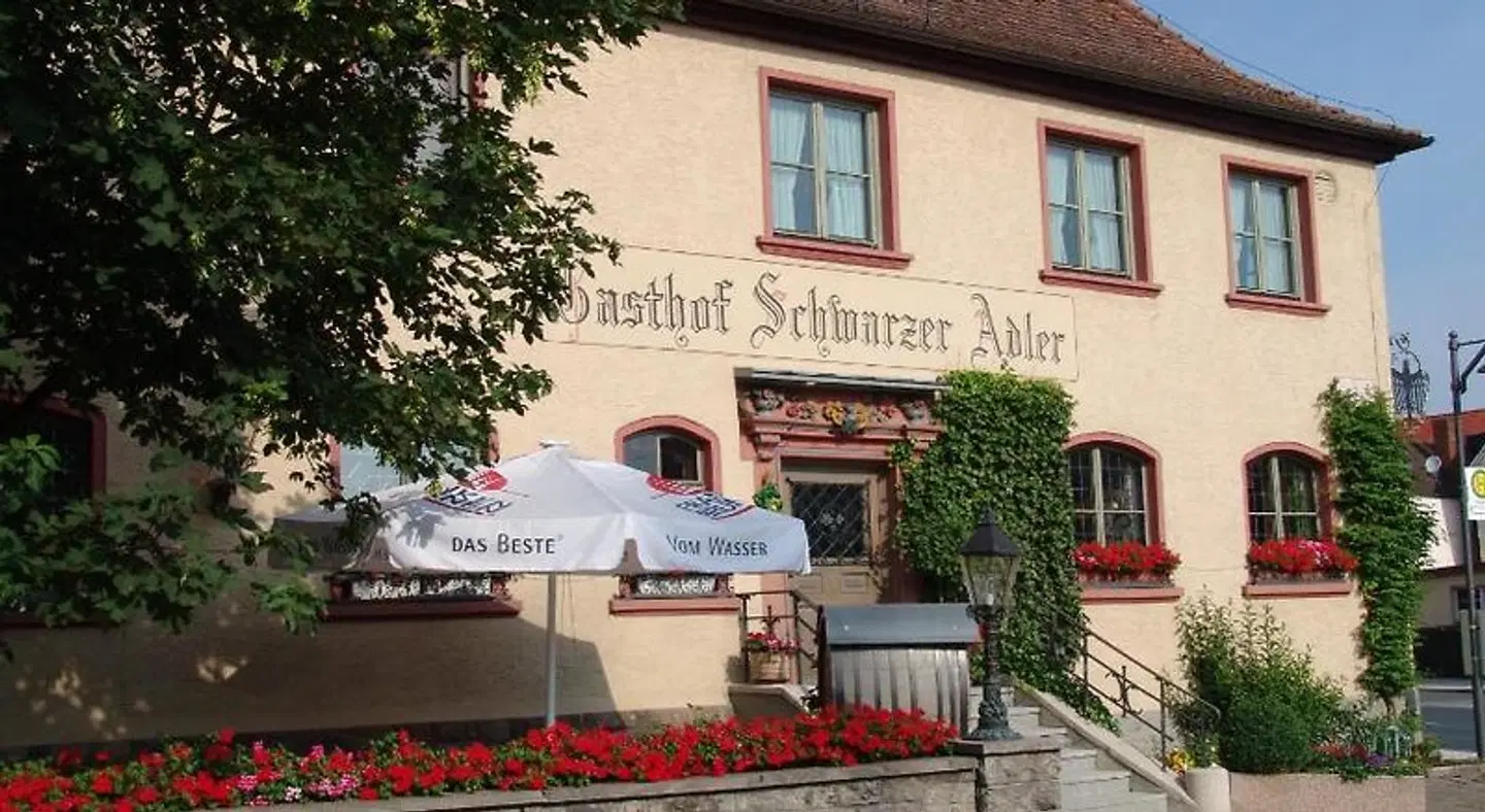 Schwarzer Adler EXTERIOR