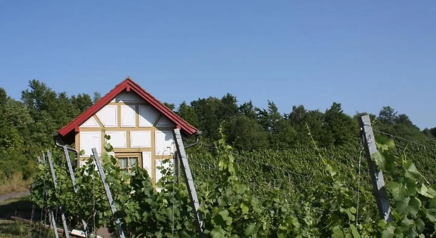 Schwarzer Adler EXTERIOR