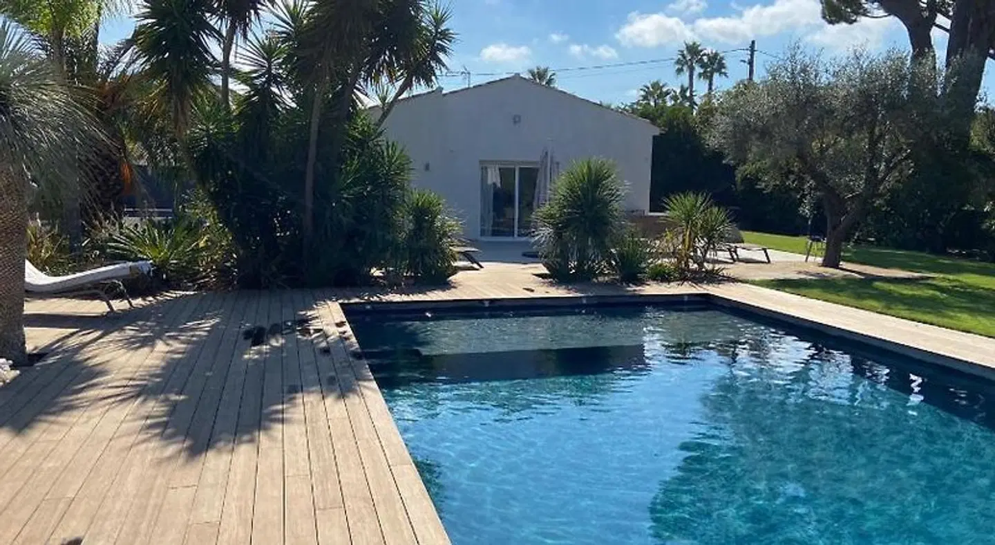 Guesthouse Le Mas de la Dame OUTDOOR_POOL