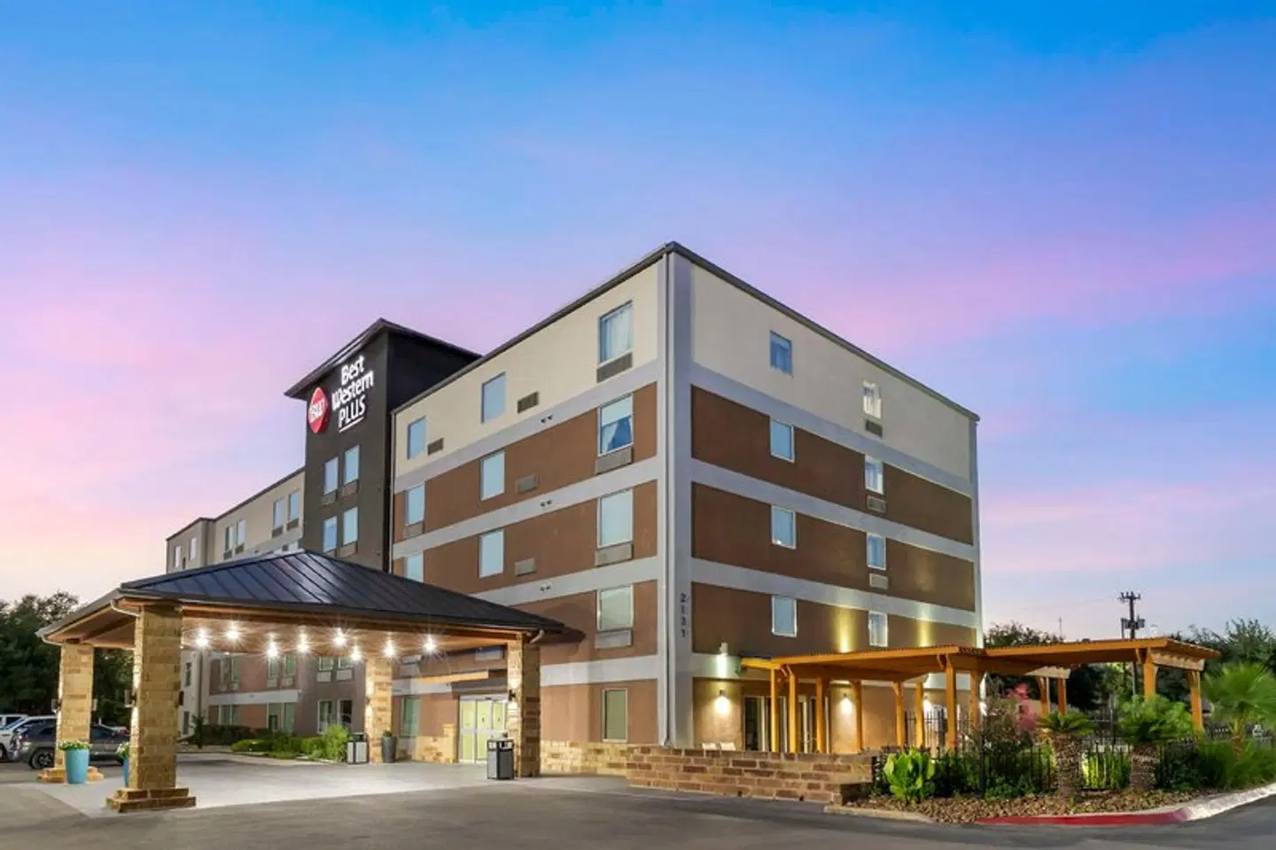 Best Western Plus Downtown North EXTERIOR