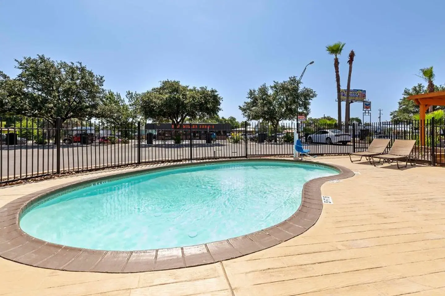 Best Western Plus Downtown North OUTDOOR_POOL
