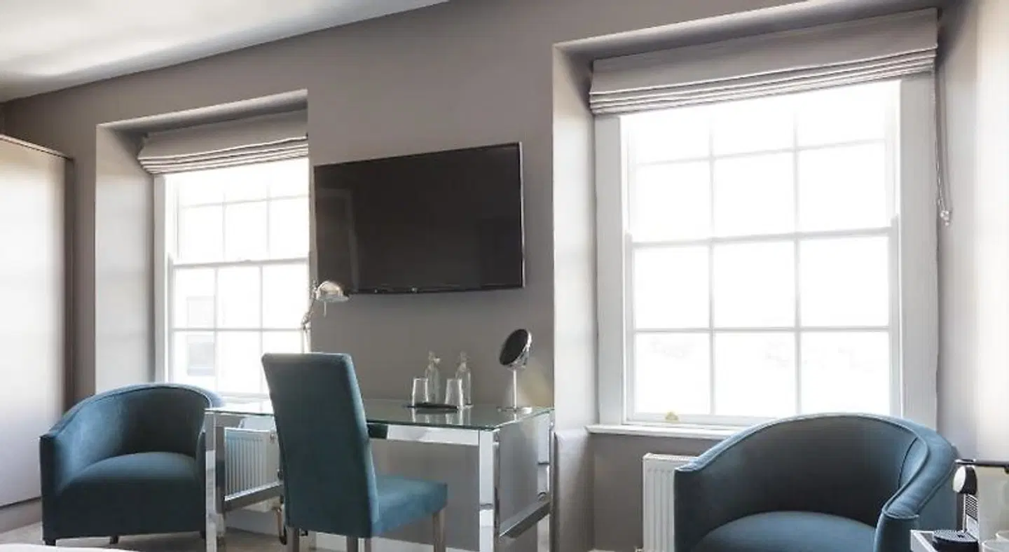 Giles Norman Gallery & Townhouse ROOM_EXAMPLE