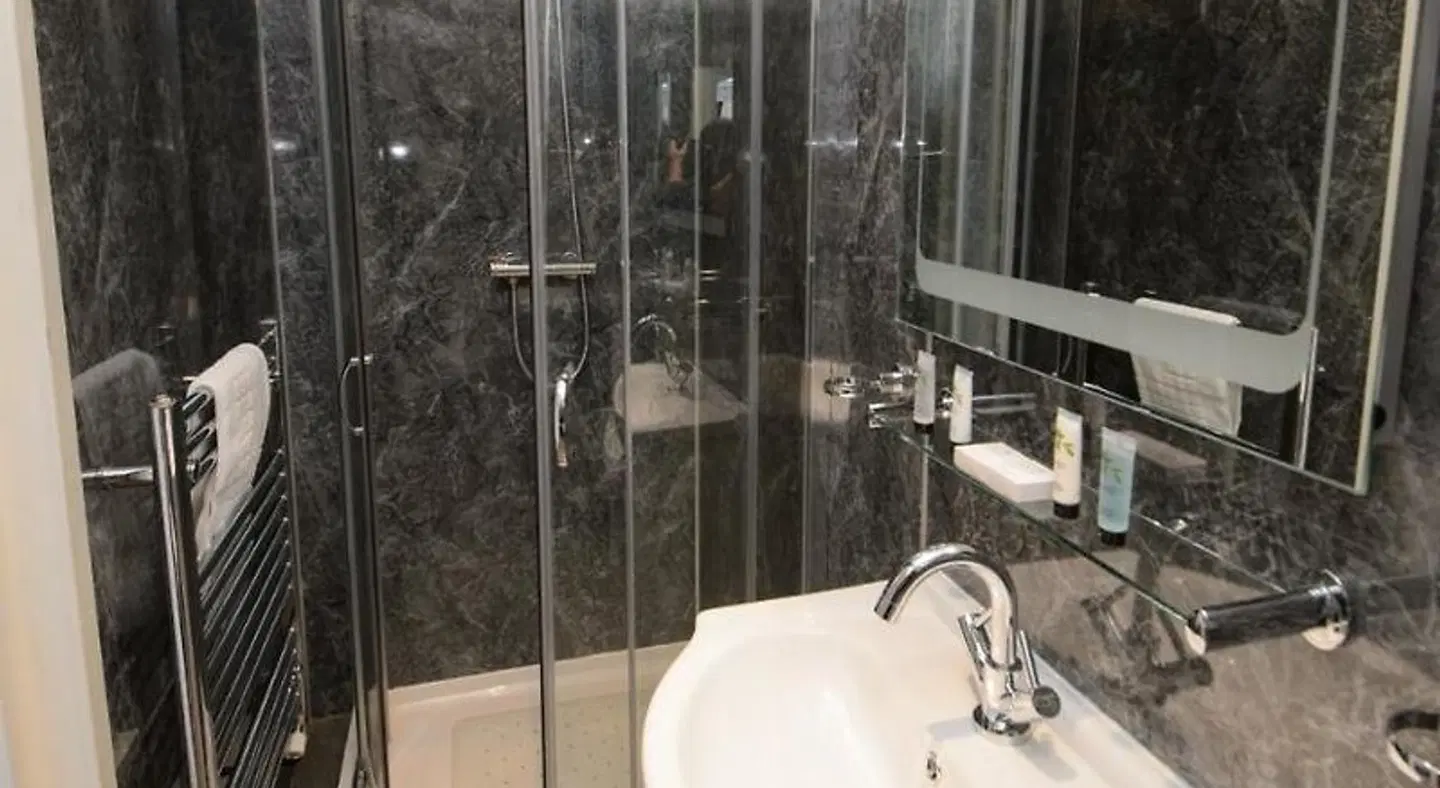 No 48 Castle View Badezimmer