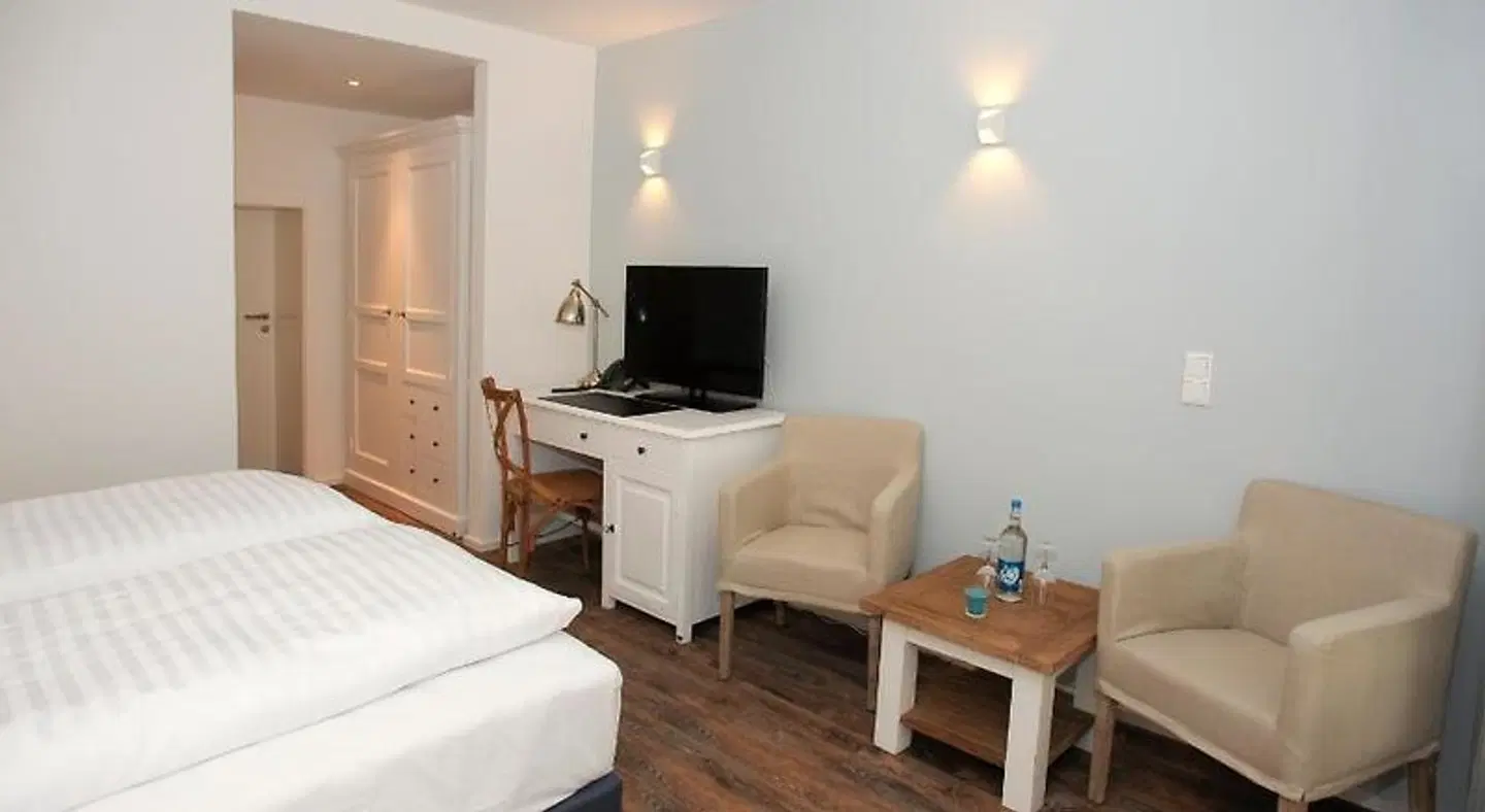 ACQUA Strande Yachthotel & Restaurant ROOM_EXAMPLE