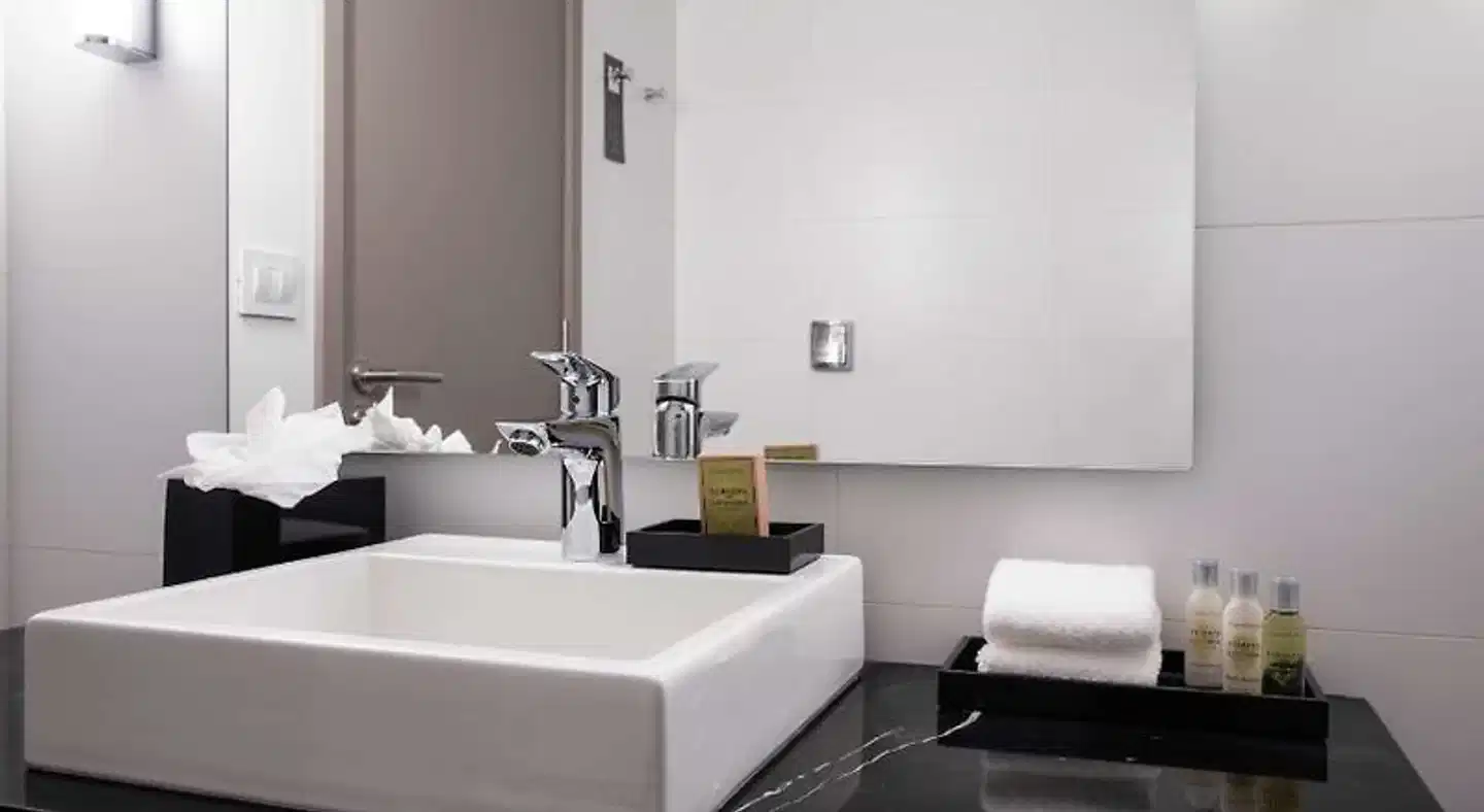SORO Montevideo, Curio Collection by Hilton Badezimmer