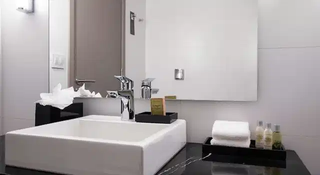 SORO Montevideo, Curio Collection by Hilton Badezimmer