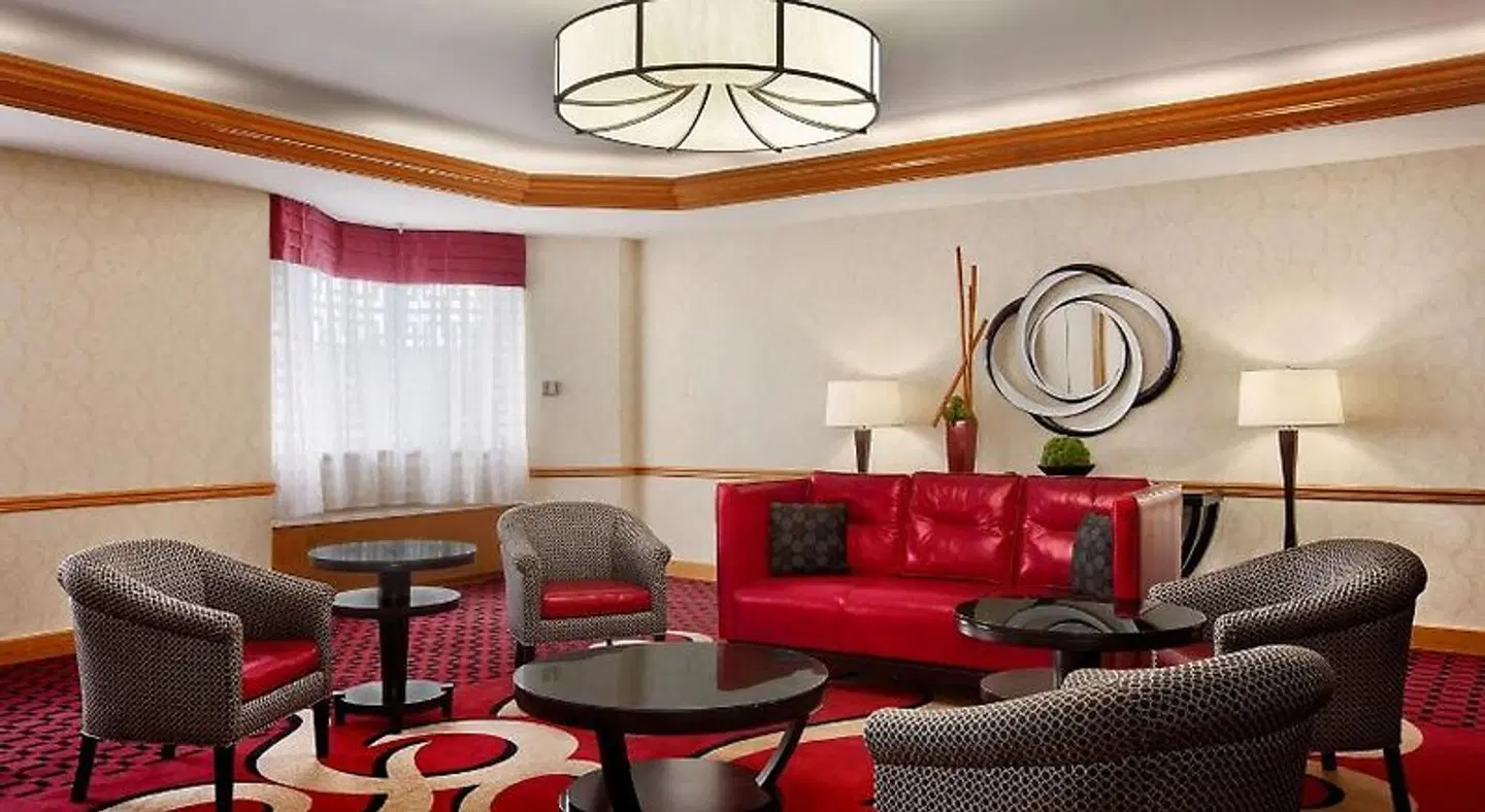 Hilton Rosemont Chicago O'Hare LOUNGE_LOBBY