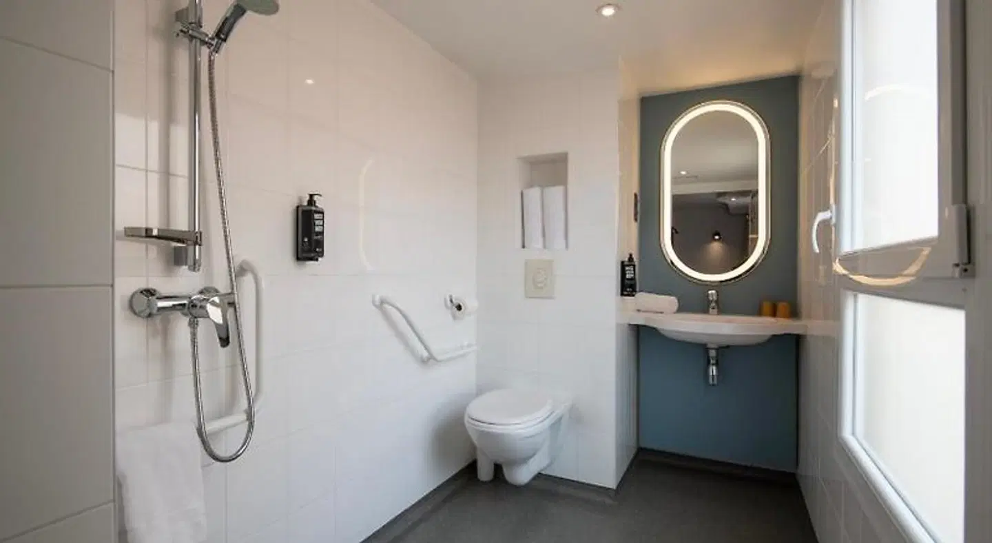 ibis Cannes Centre Badezimmer