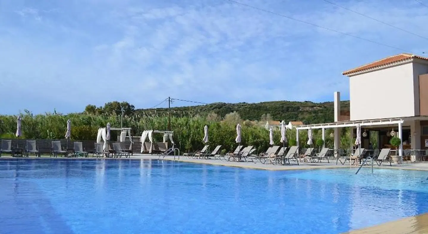 Aligis Studios OUTDOOR_POOL