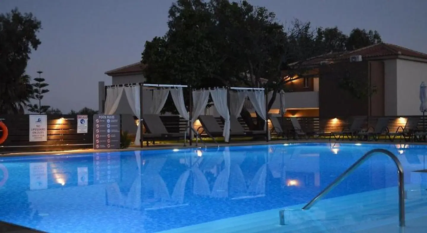 Aligis Studios OUTDOOR_POOL