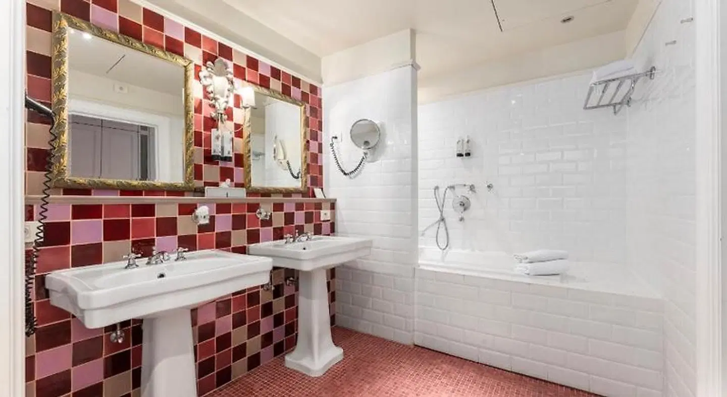 Bord'eau Canal Suites Badezimmer