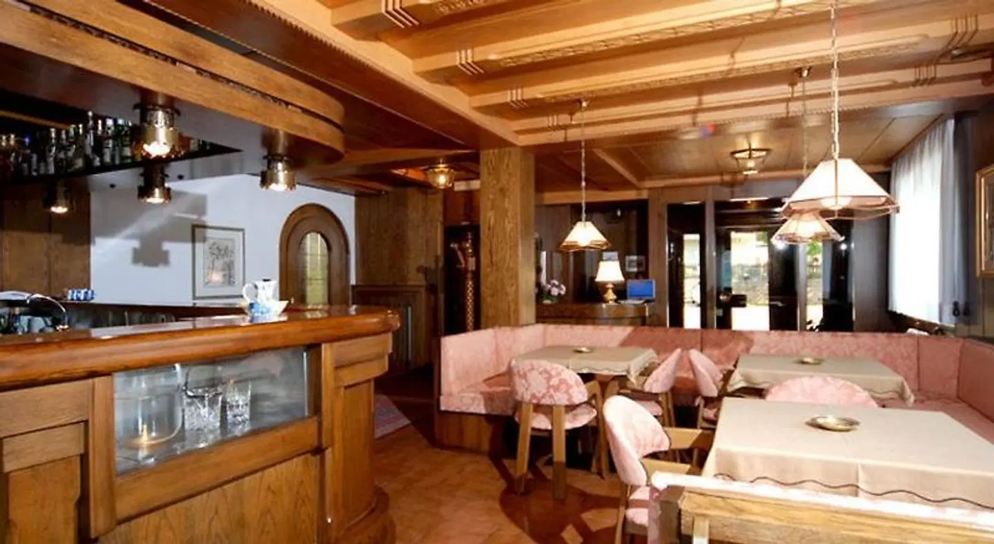 Hotel Garden Bar