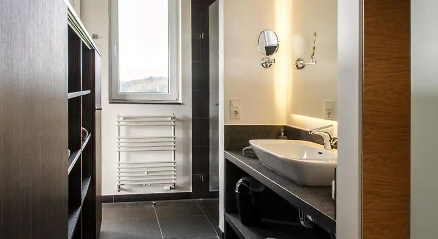 BURGHOF - DAS HOTEL Badezimmer