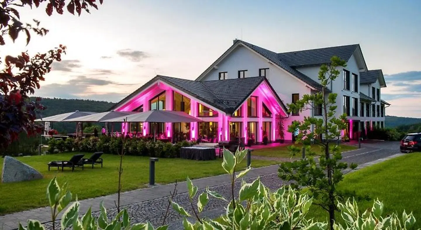 BURGHOF - DAS HOTEL EXTERIOR