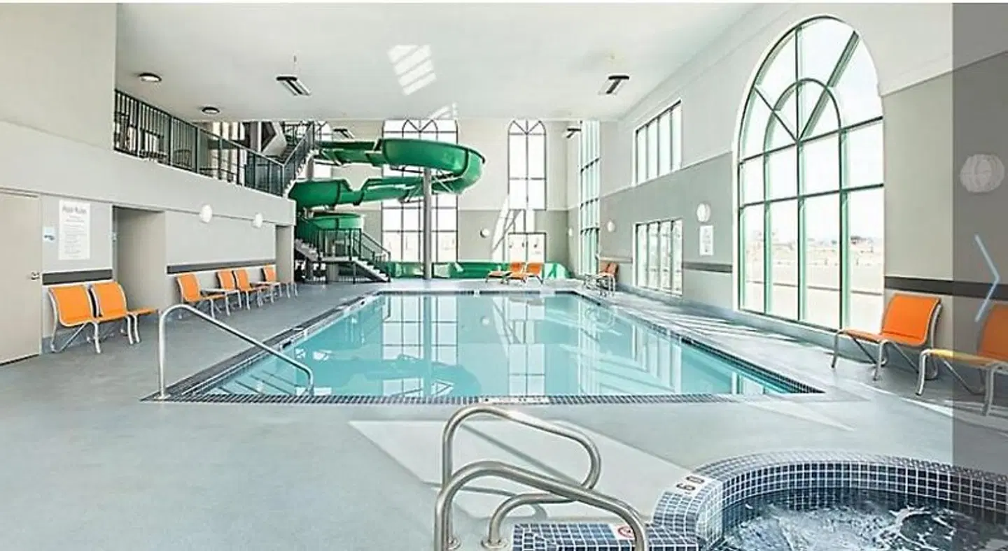 Holiday Inn Express & Suites Medicine Hat Transcanada Hwy 1 by IHG Hallenbad