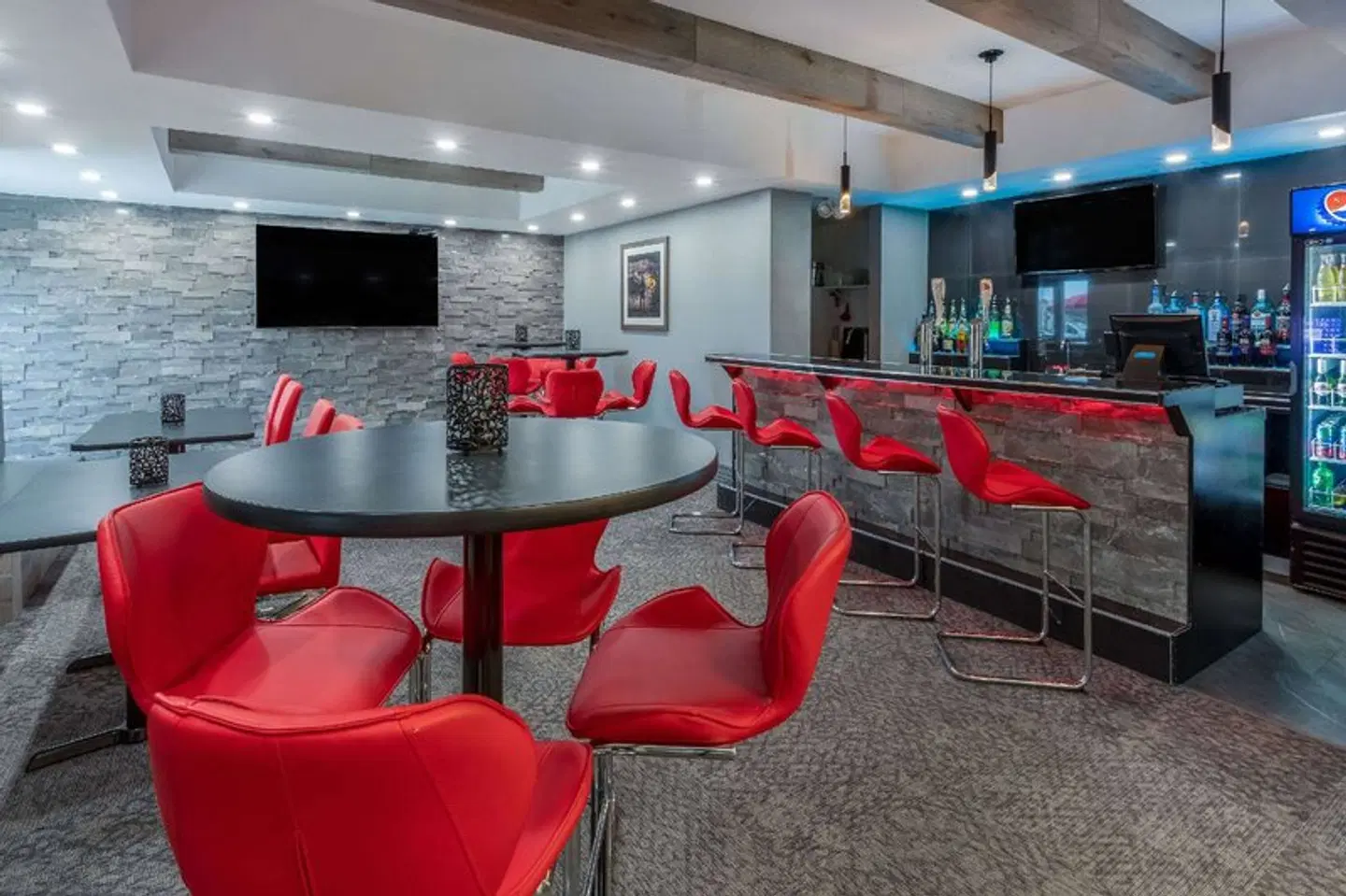 Microtel Inn & Suites by Wyndham Timmins Bar
