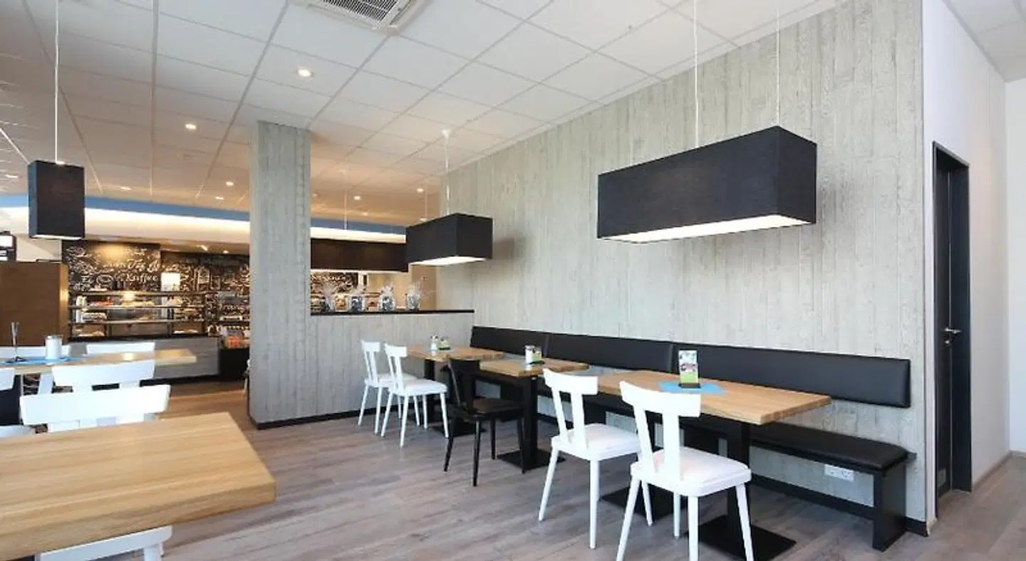 Economy Bar