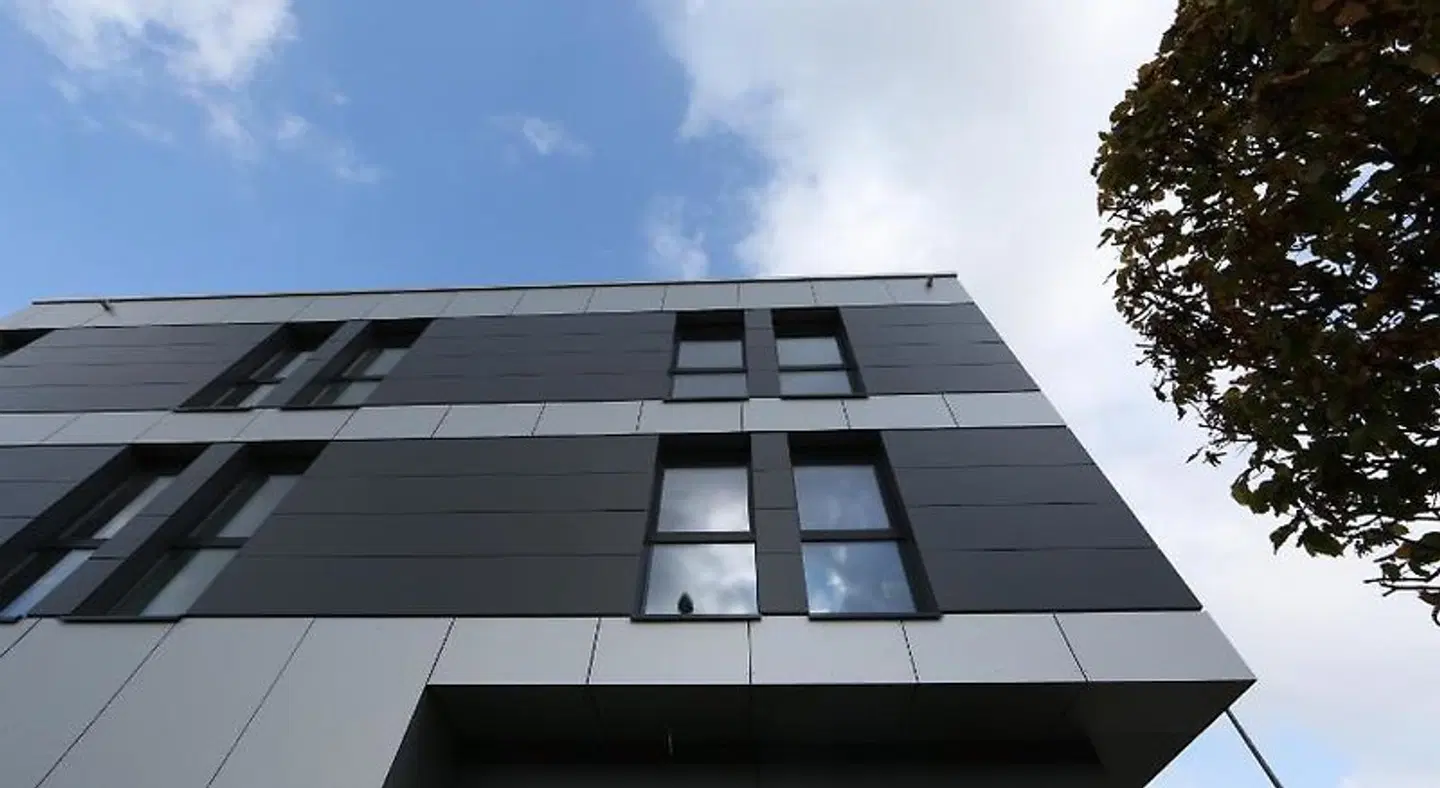 Economy EXTERIOR
