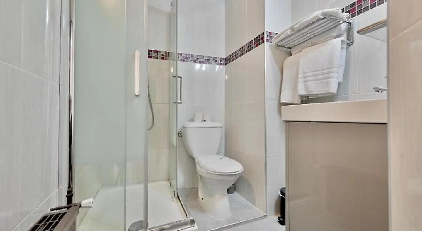 Hôtel La Rotonde Badezimmer