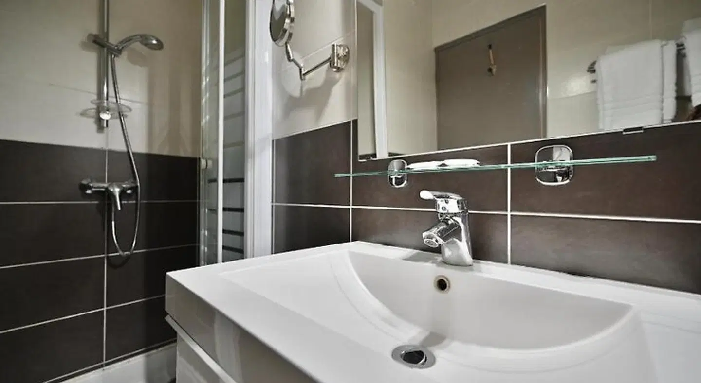Hôtel La Rotonde Badezimmer