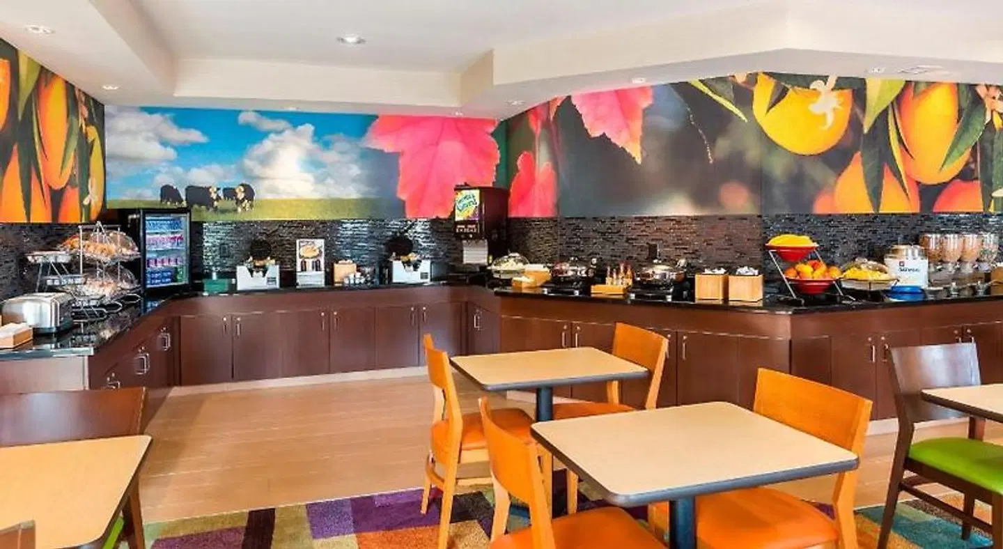 Fairfield by Marriott Inn & Suites Lafayette Bar