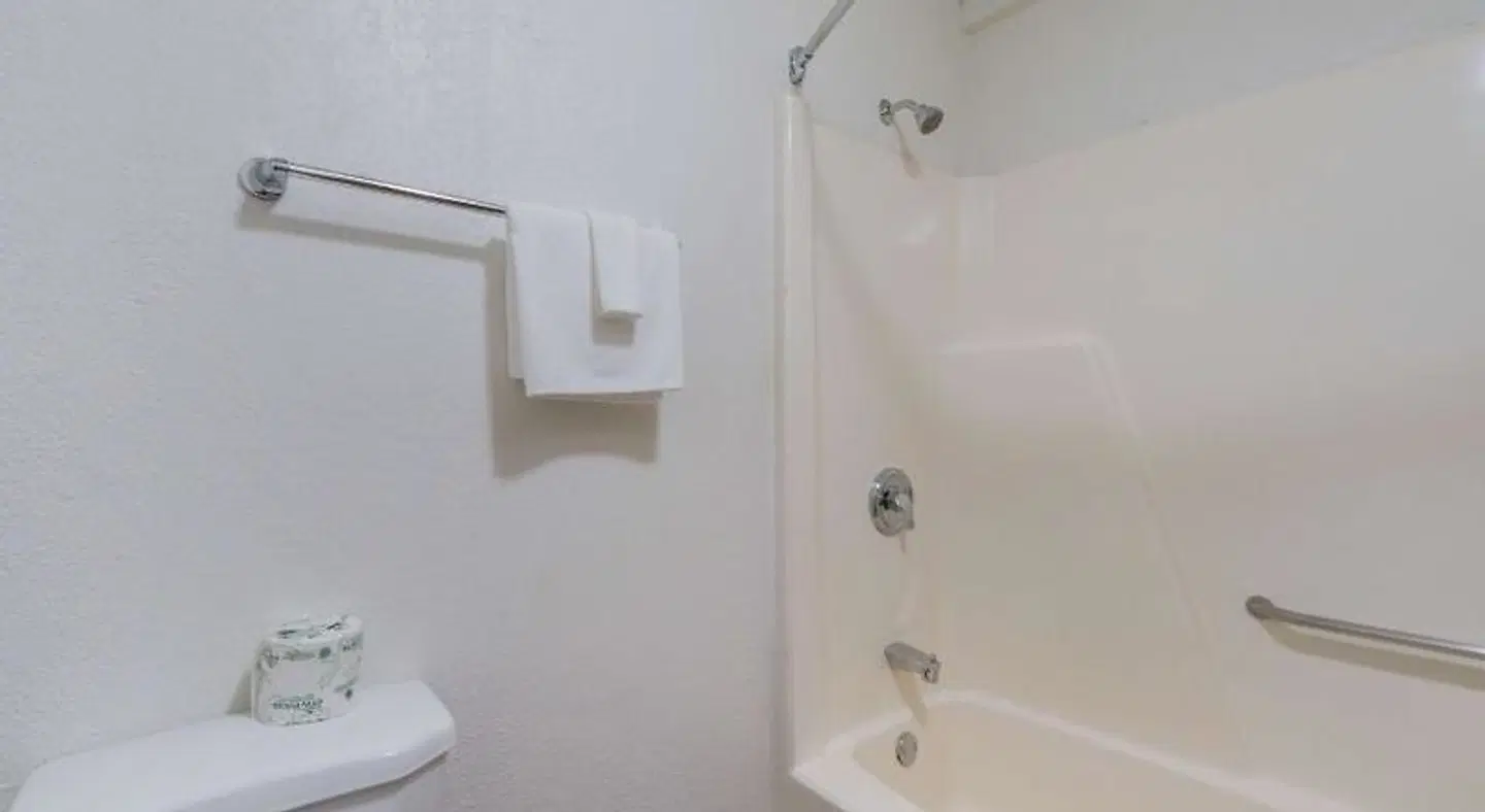 Motel 6 Boerne, TX Badezimmer