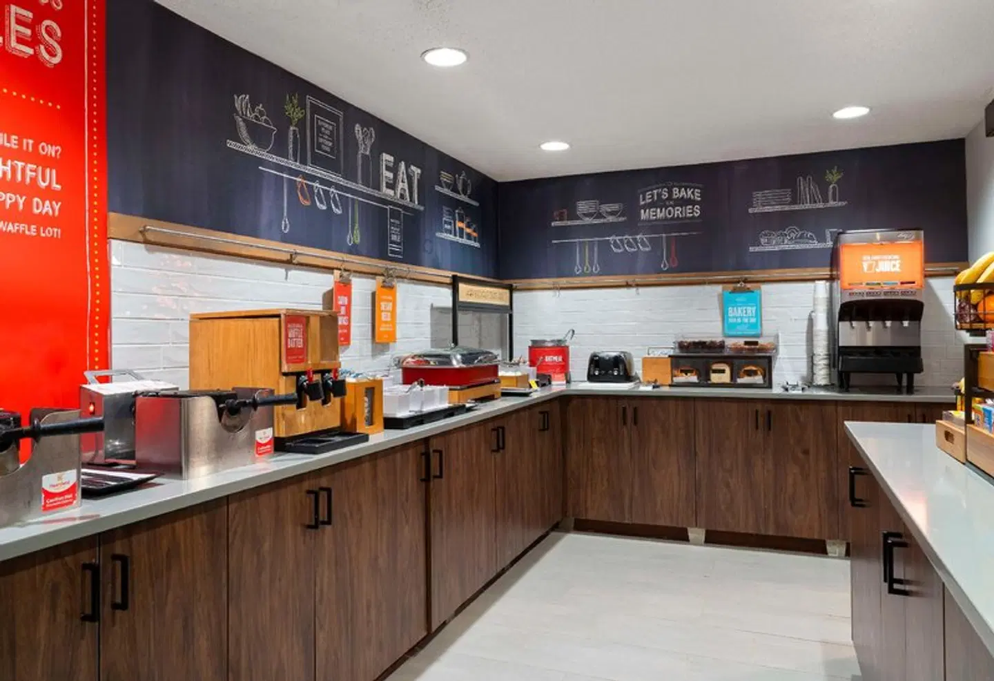 Hampton Inn & Suites Newport News (Oyster Point) Bar