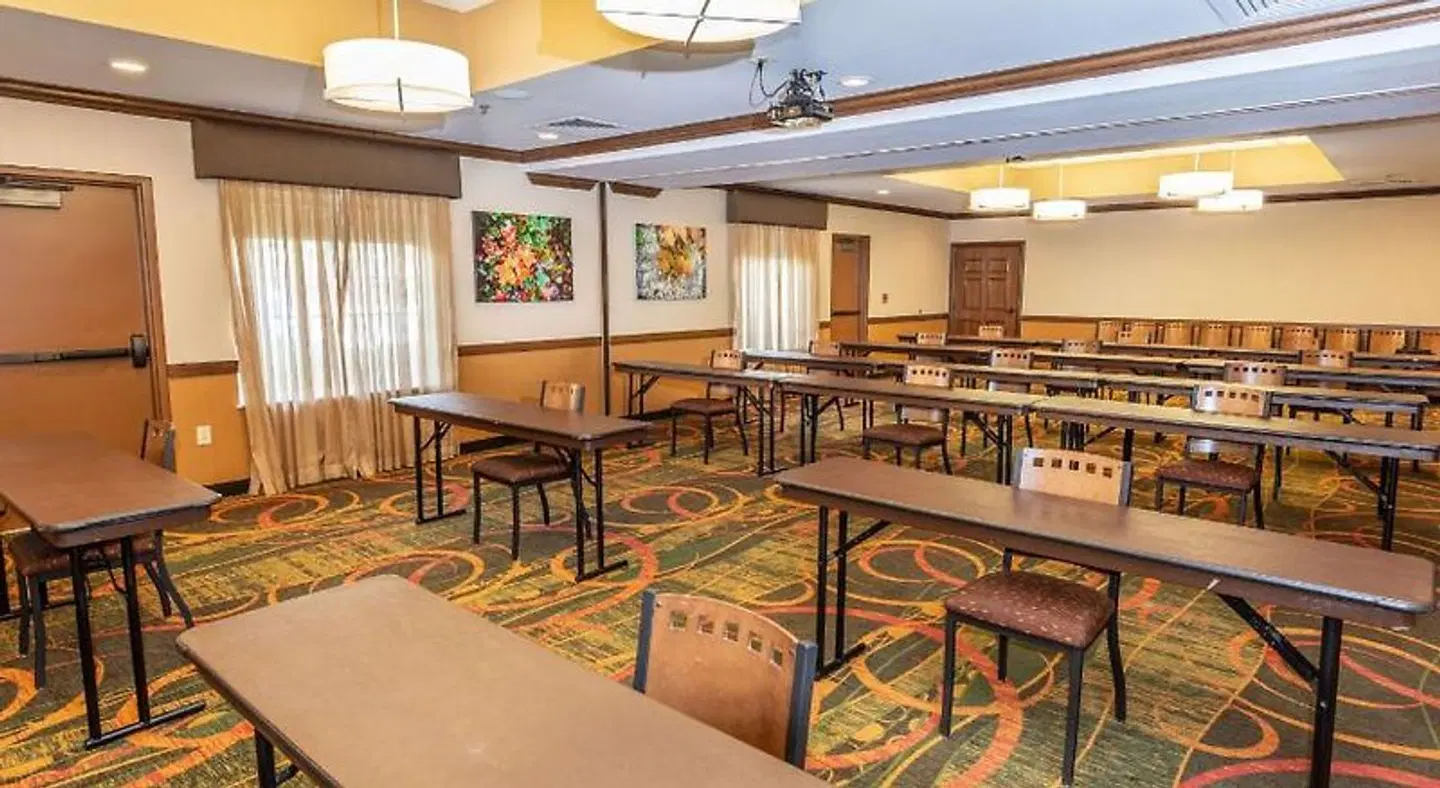 La Quinta Inn & Suites Bentonville Bar