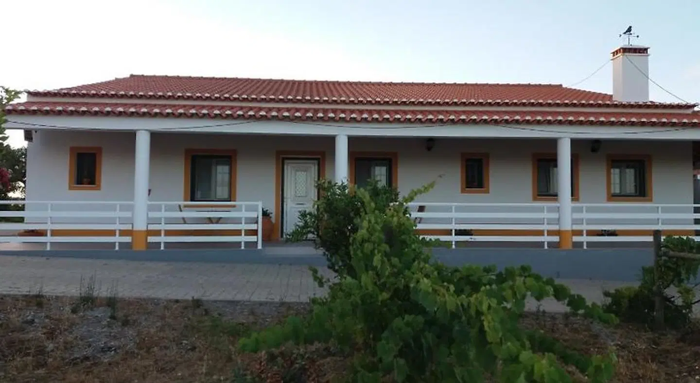 Corvos e Cadavais EXTERIOR