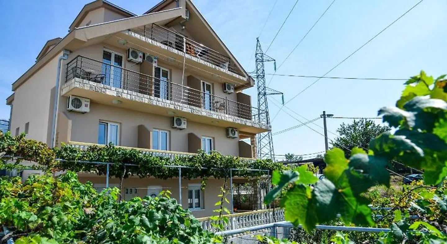 Guest House Ivana EXTERIOR