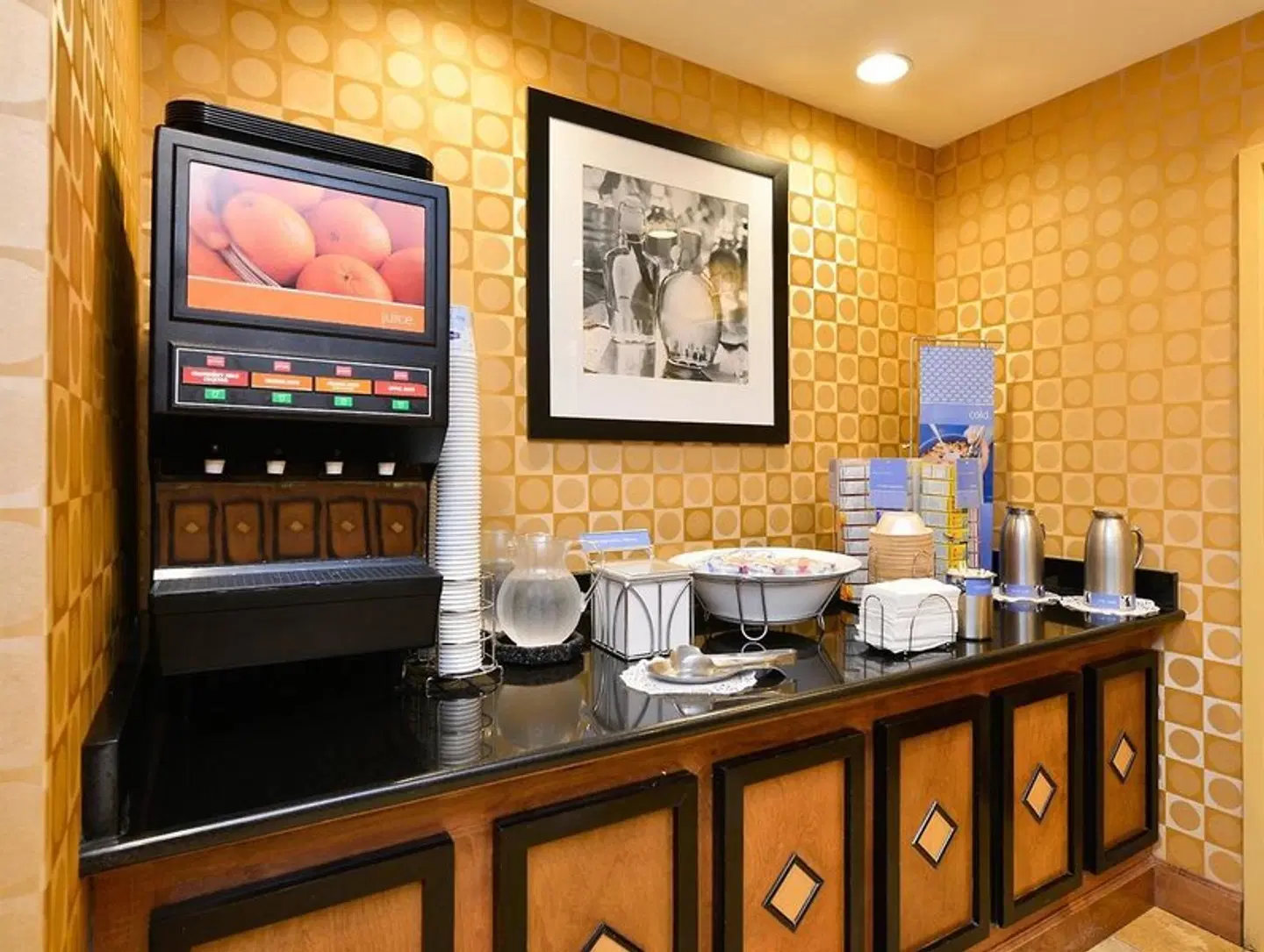 Hampton Inn Utica Restaurant