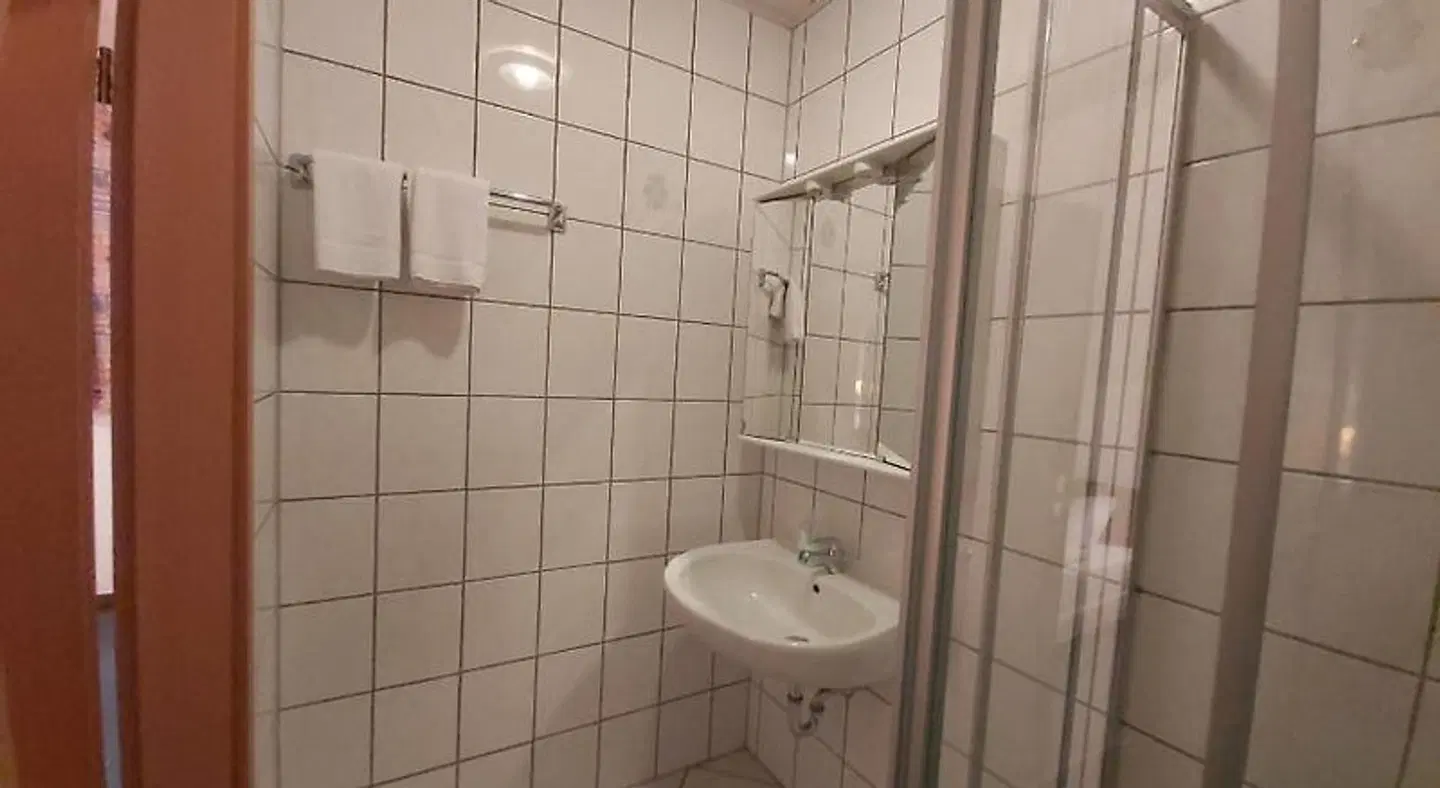 Schwarzer Adler Badezimmer