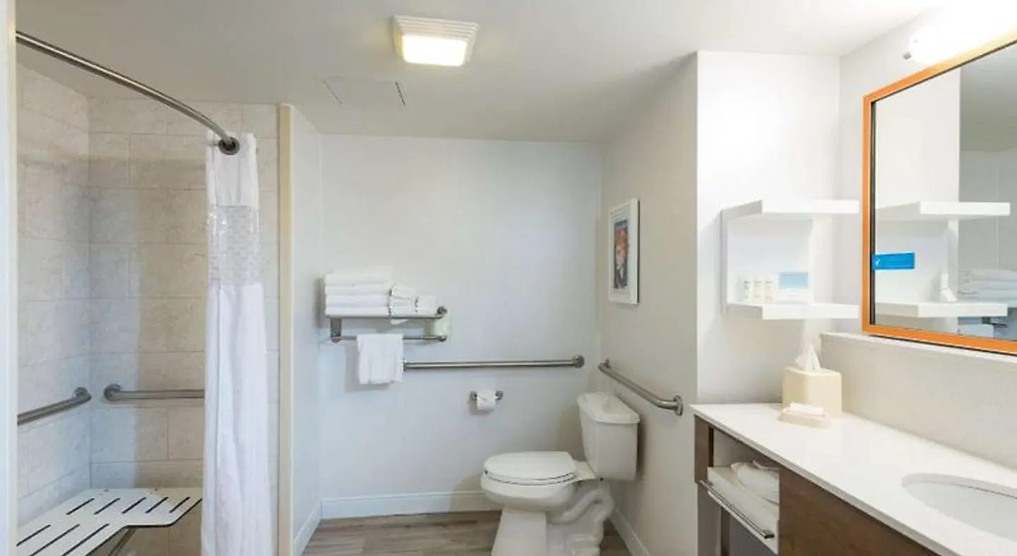 Hampton Inn & Suites Jamestown Badezimmer
