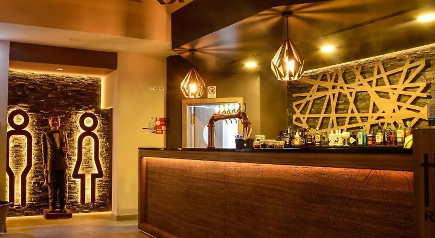 Apartamentos Honorio Bar
