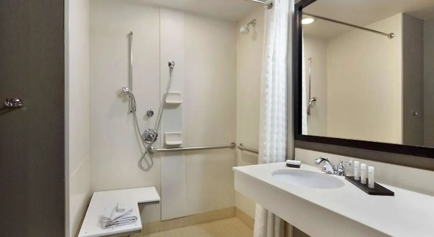 Embassy S. b.H. Northwest Arkansas - Hotel, Spa & Convention Ctr Badezimmer