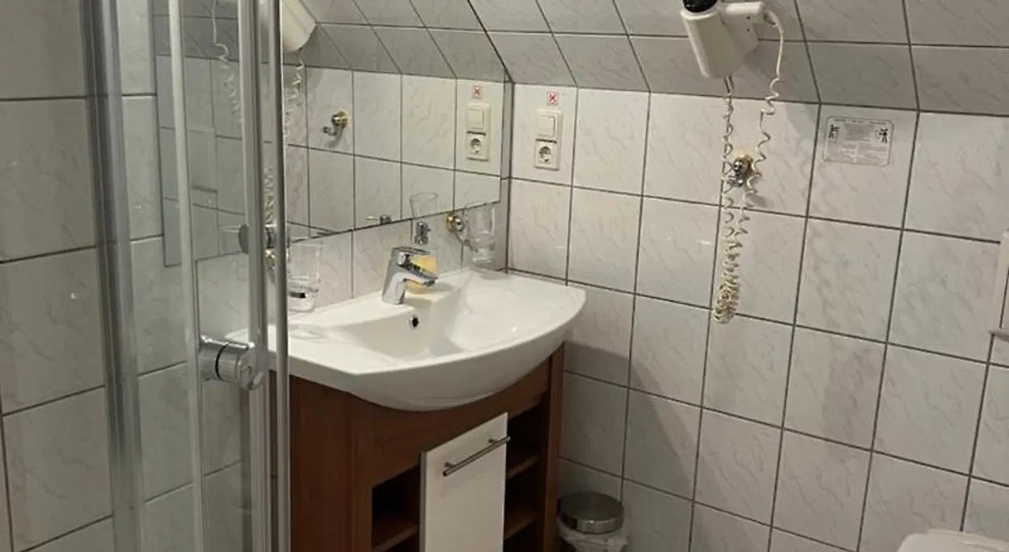Hotel am Schloss Badezimmer
