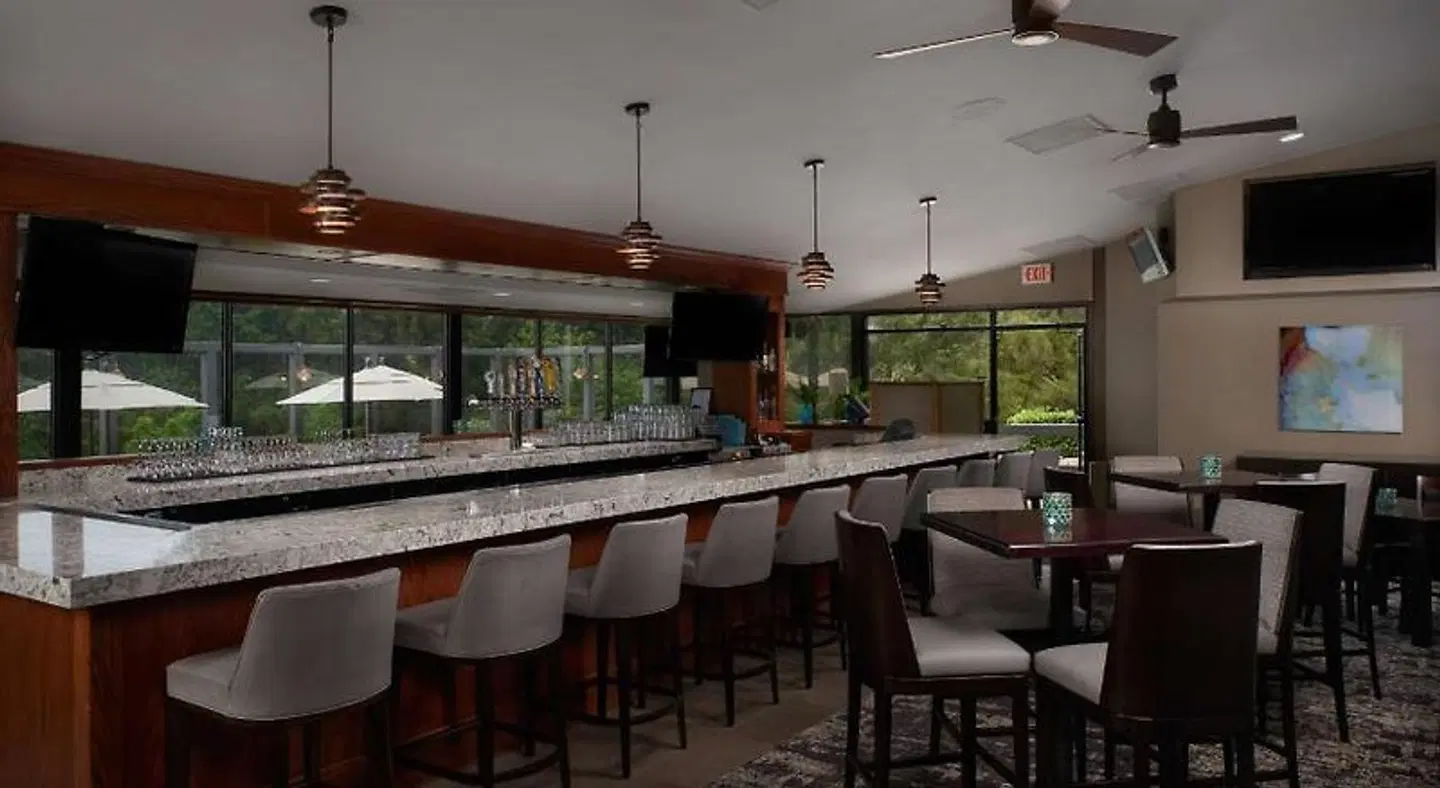 Best Western Agate Beach Inn Bar