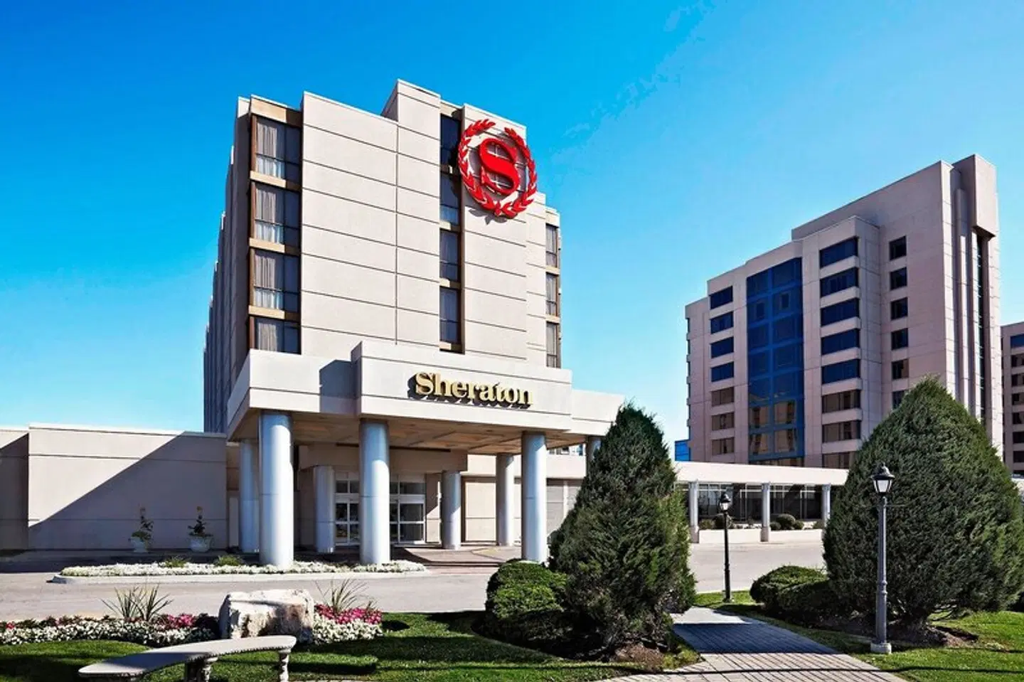 Sheraton Parkway Toronto North Hotel & Suites EXTERIOR