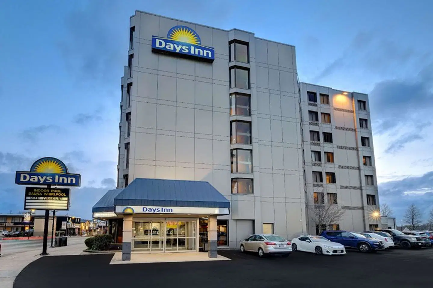 Days Inn by Wyndham Niagara Falls Near The Falls EXTERIOR