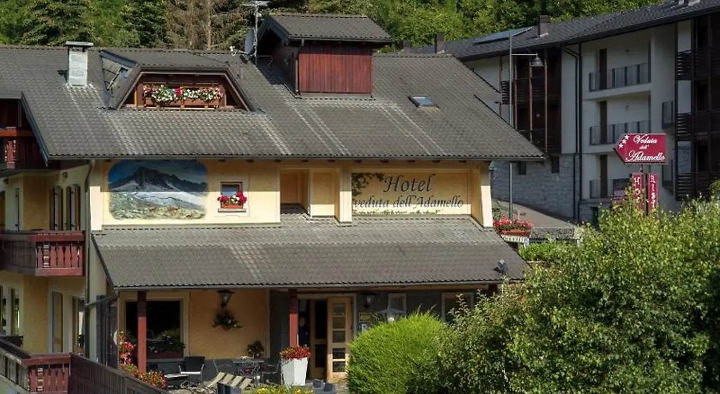 Veduta dell'Adamello EXTERIOR