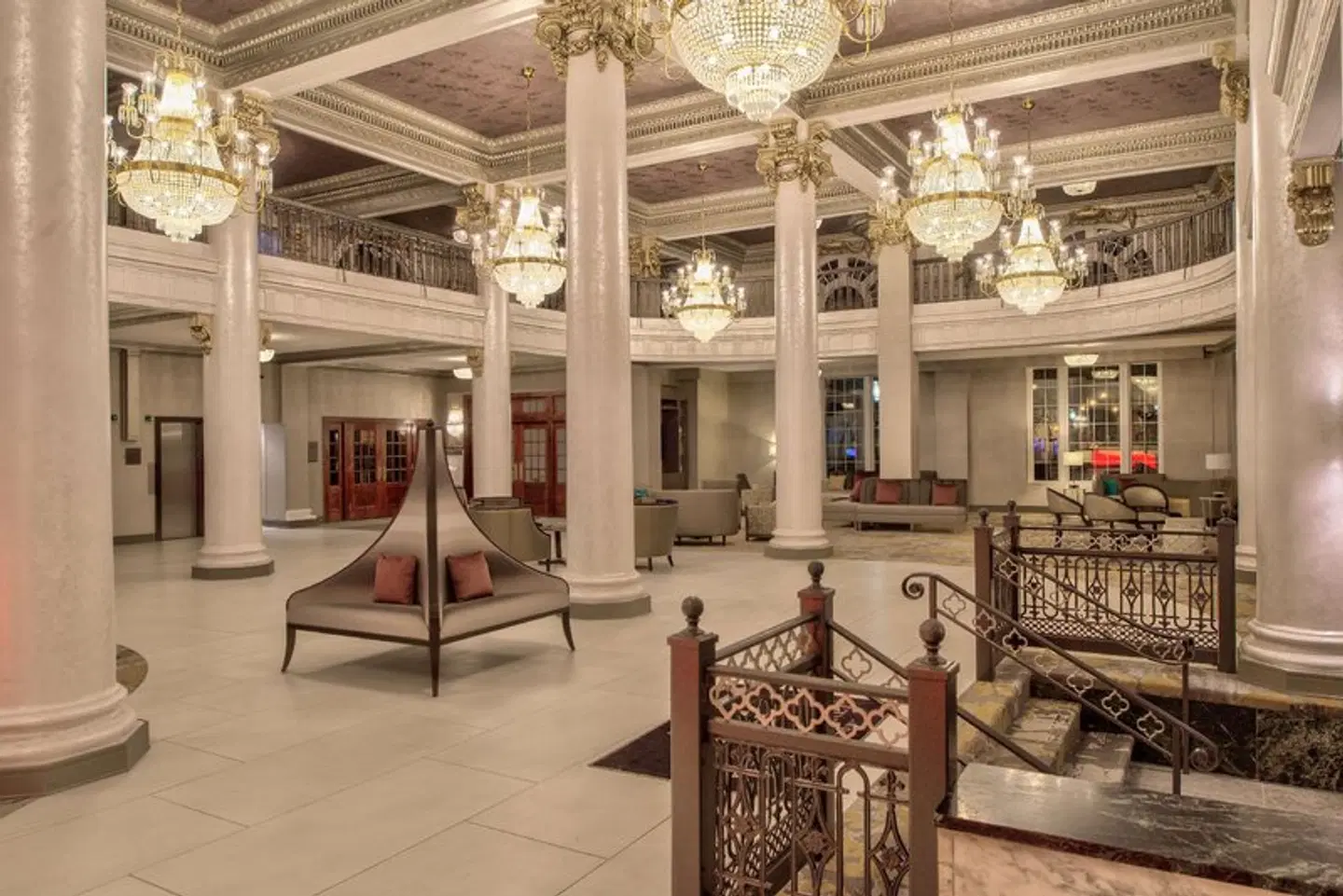 DoubleTree by Hilton Utica LOUNGE_LOBBY